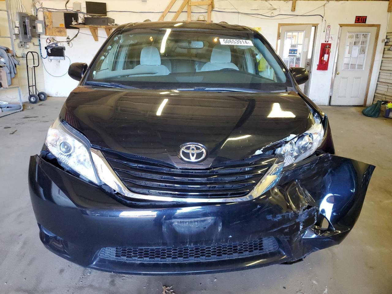 2015 TOYOTA SIENNA LE - Image 5