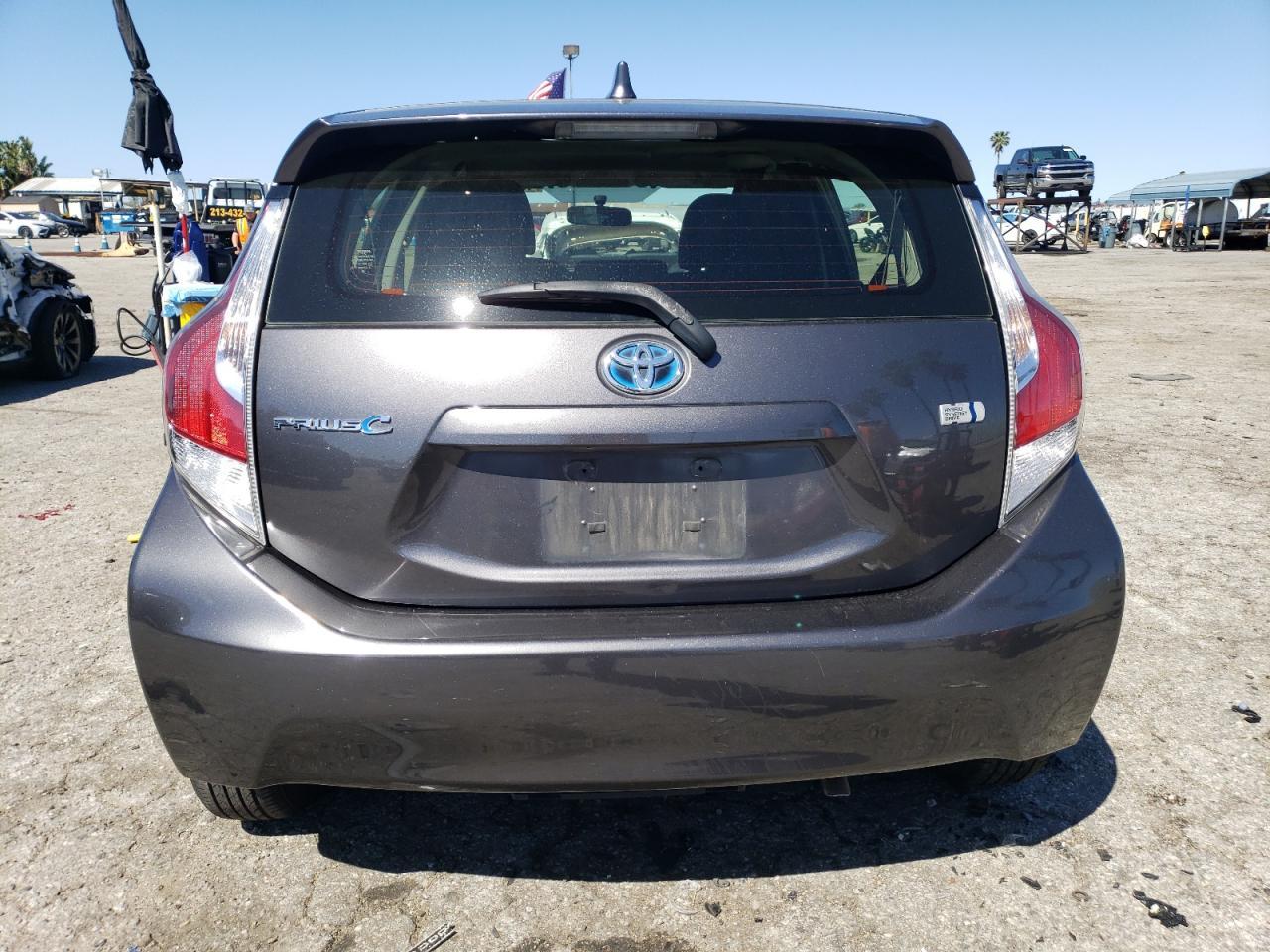 2016 TOYOTA PRIUS C - Фото 6