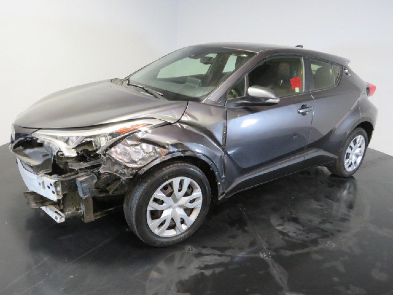 2019 TOYOTA C-HR XLE - Image 2