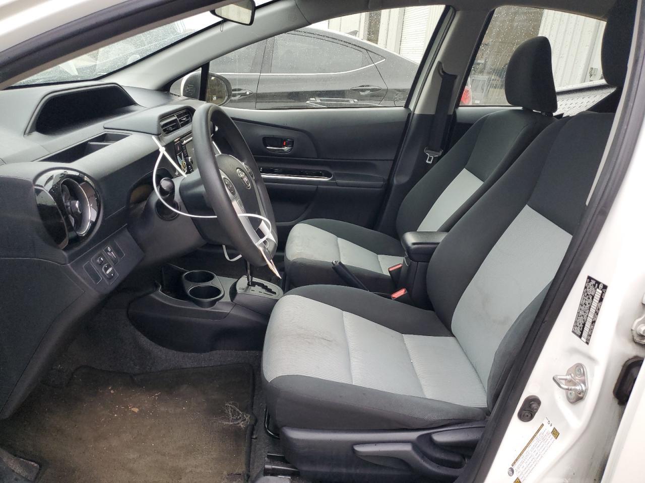 2015 TOYOTA PRIUS C - Image 7