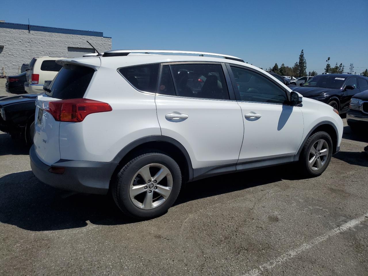 2015 TOYOTA RAV4 XLE - Фото 3
