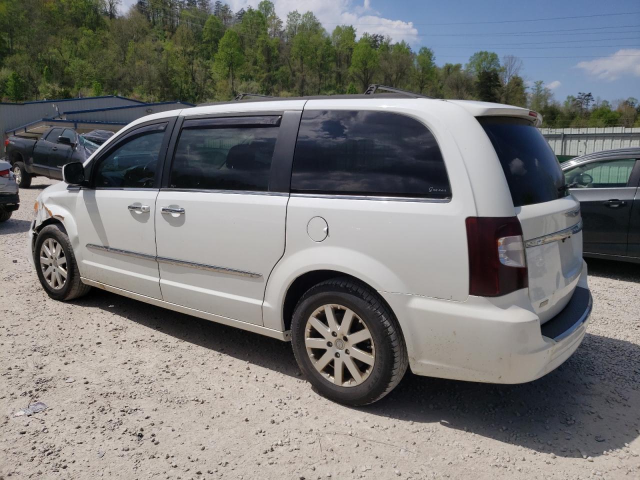 2014 CHRYSLER TOWN & COU - Image 2