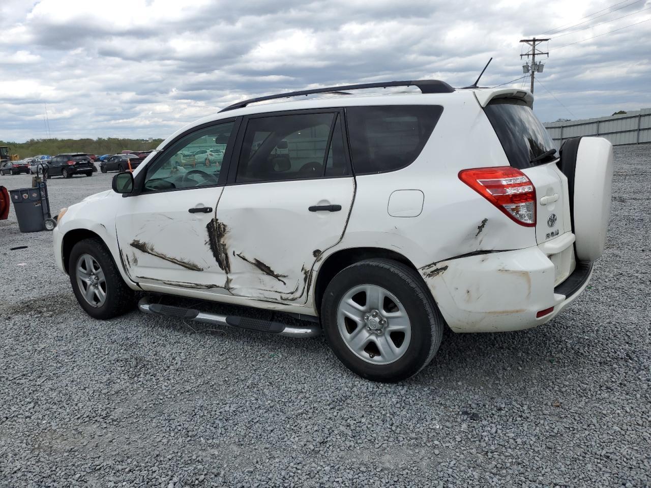 2011 TOYOTA RAV4 - Фото 2