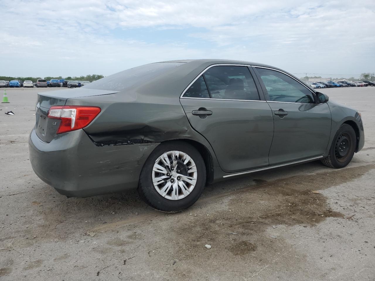 2014 TOYOTA CAMRY L - Фото 3