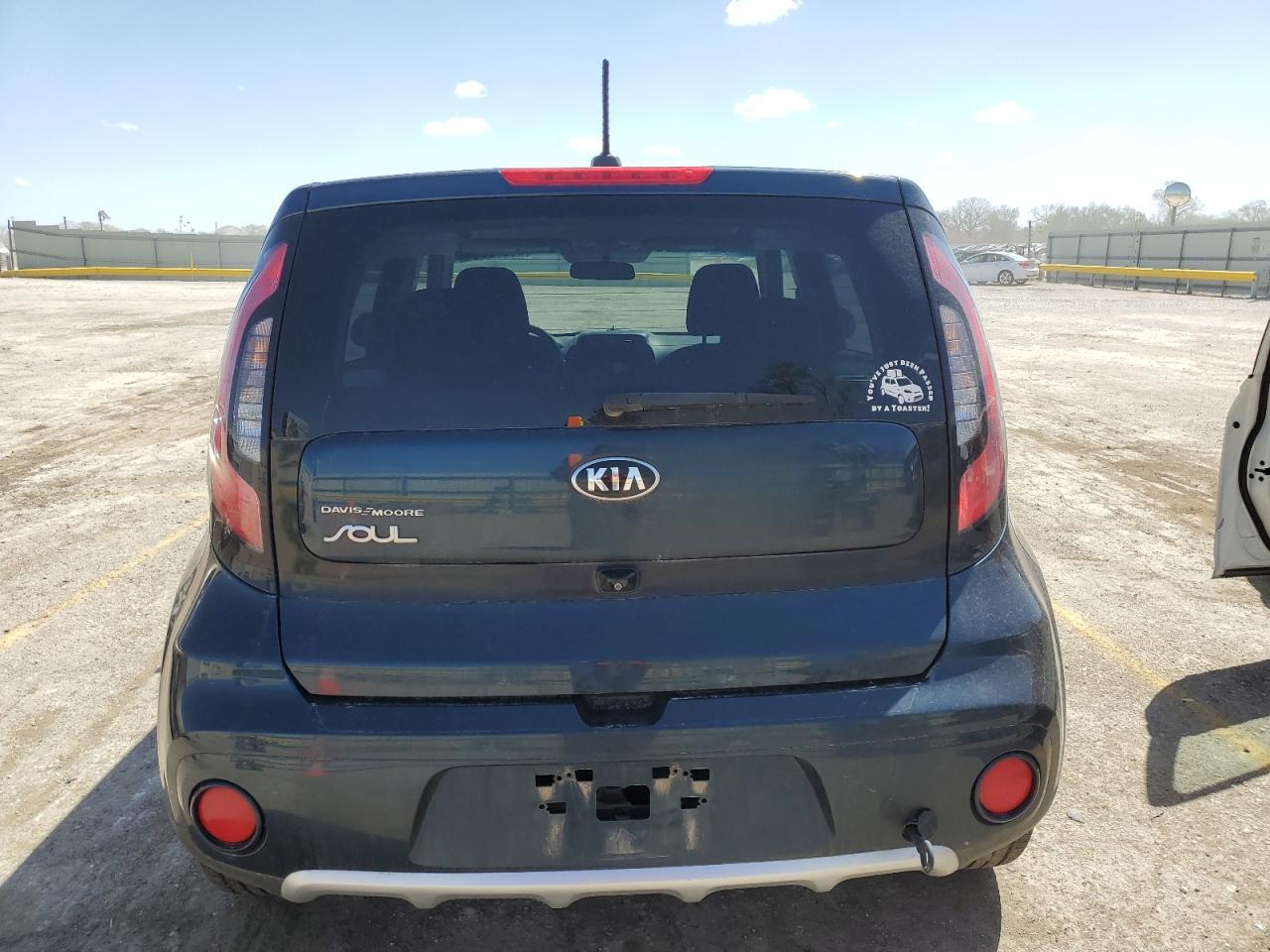 2017 KIA SOUL + - Image 6