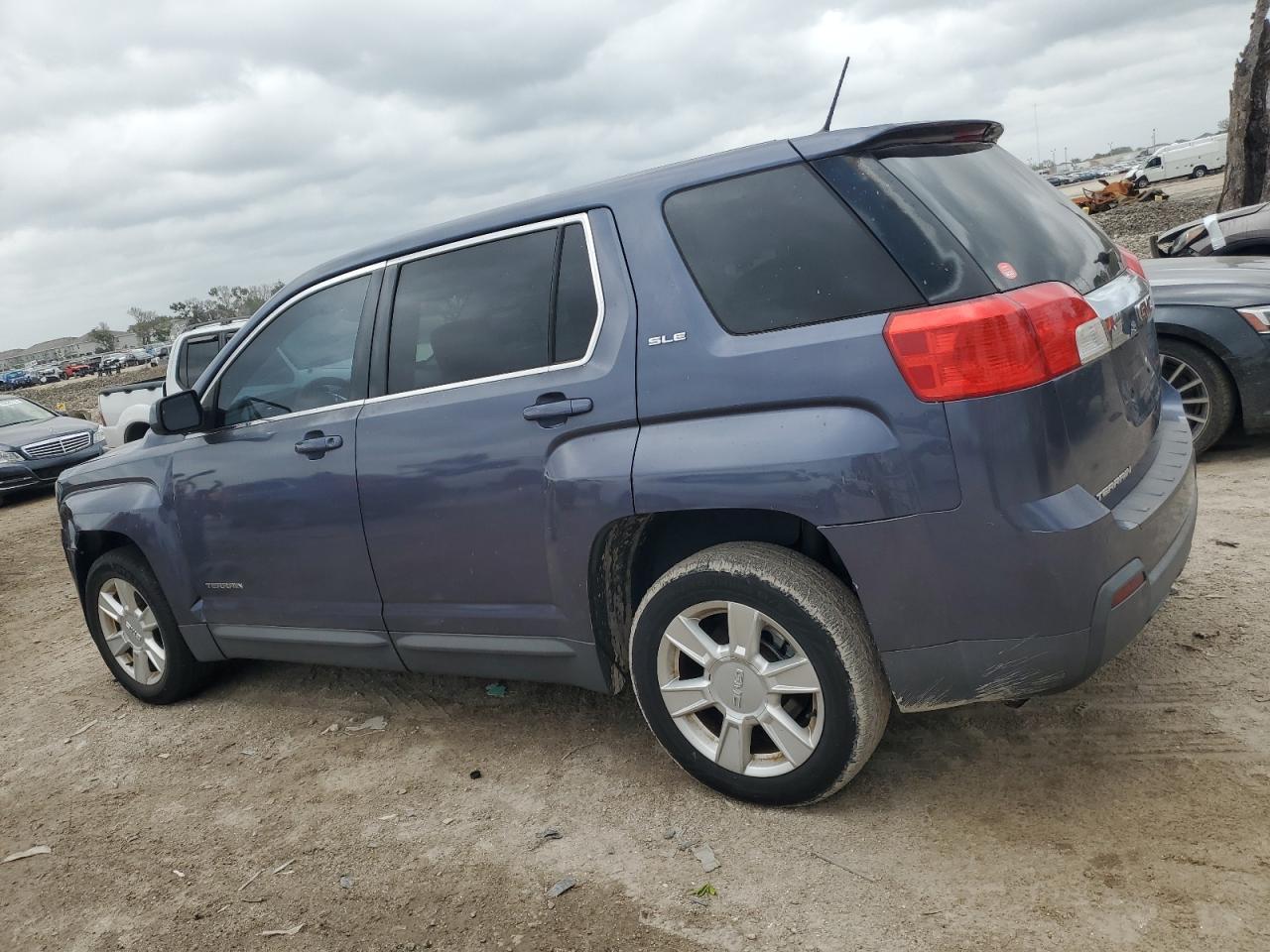 2013 GMC TERRAIN SL - Image 2