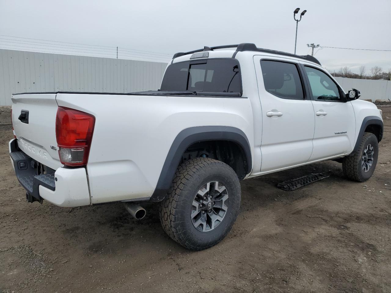 2017 TOYOTA TACOMA DOU - Фото 3