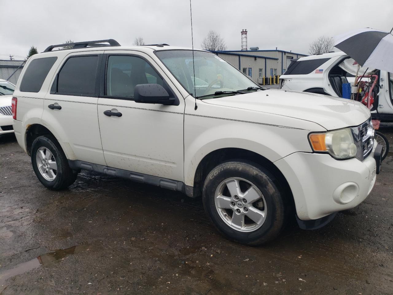 2010 FORD ESCAPE XLT - Image 4