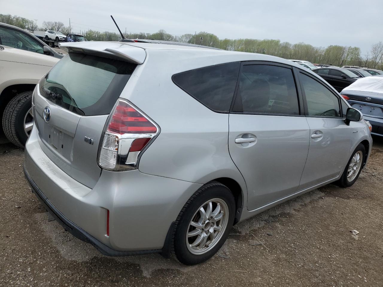 2015 TOYOTA PRIUS V - Image 3