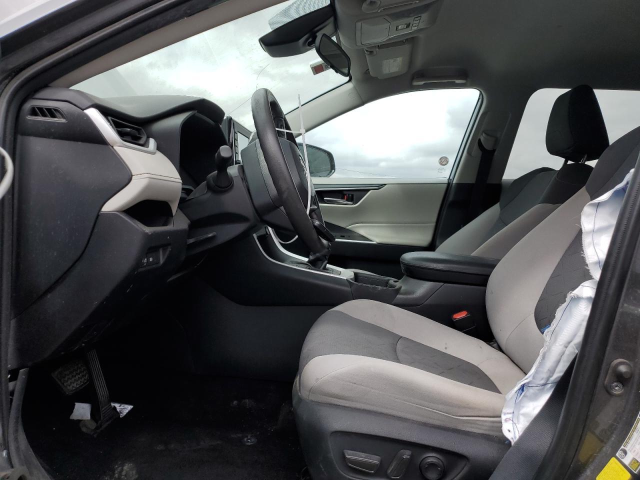 2020 TOYOTA RAV4 XLE - Image 7