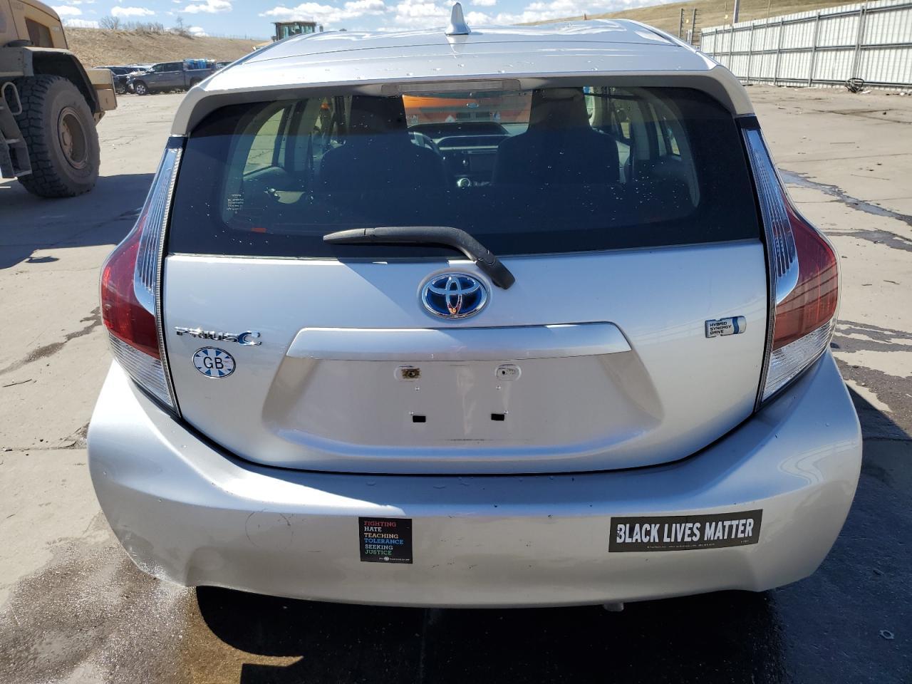 2016 TOYOTA PRIUS C - Image 6