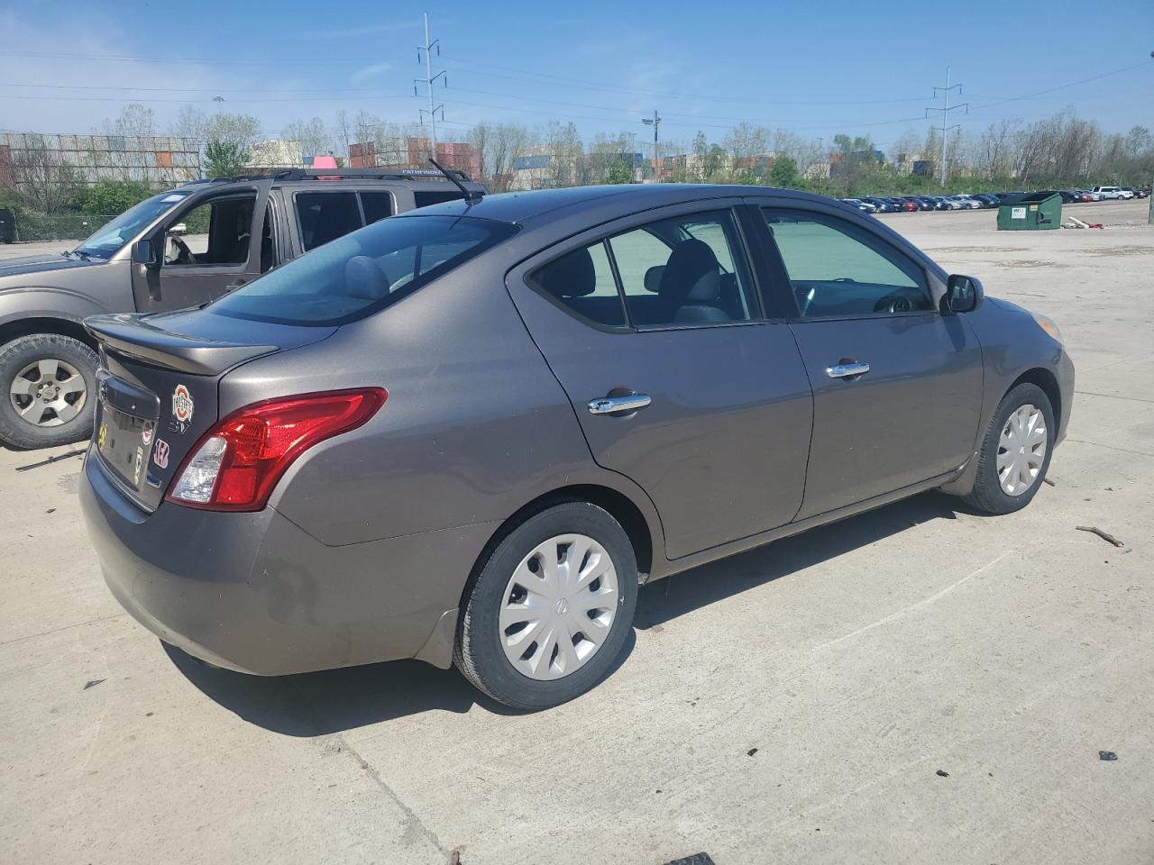 2014 NISSAN VERSA S - Фото 3