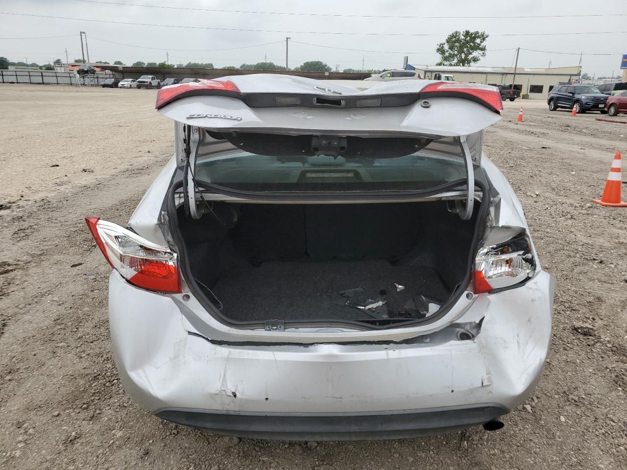 2014 TOYOTA COROLLA L - Image 6