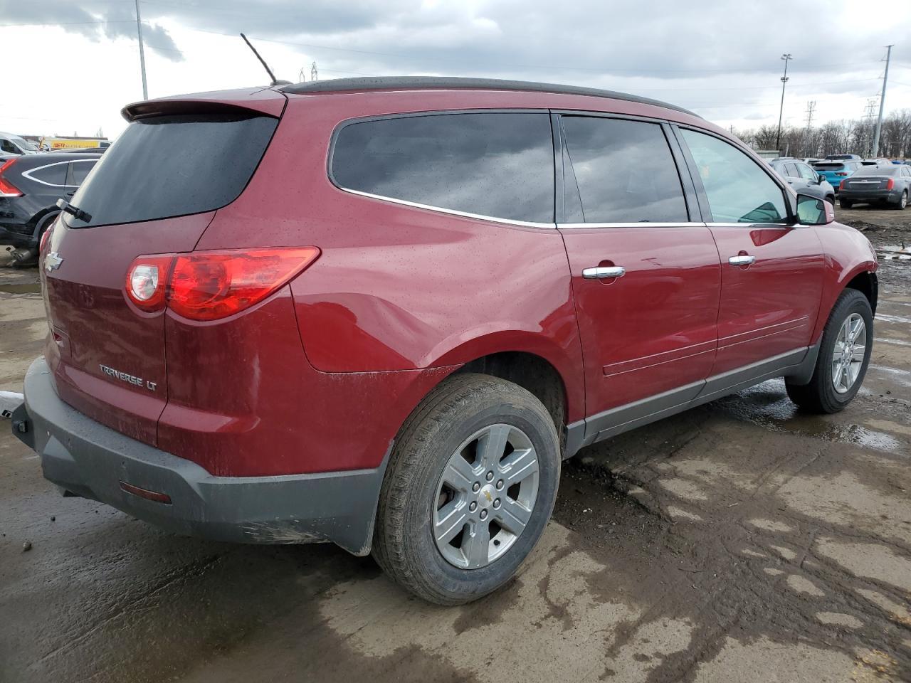 2011 CHEVROLET TRAVERSE L - Image 3