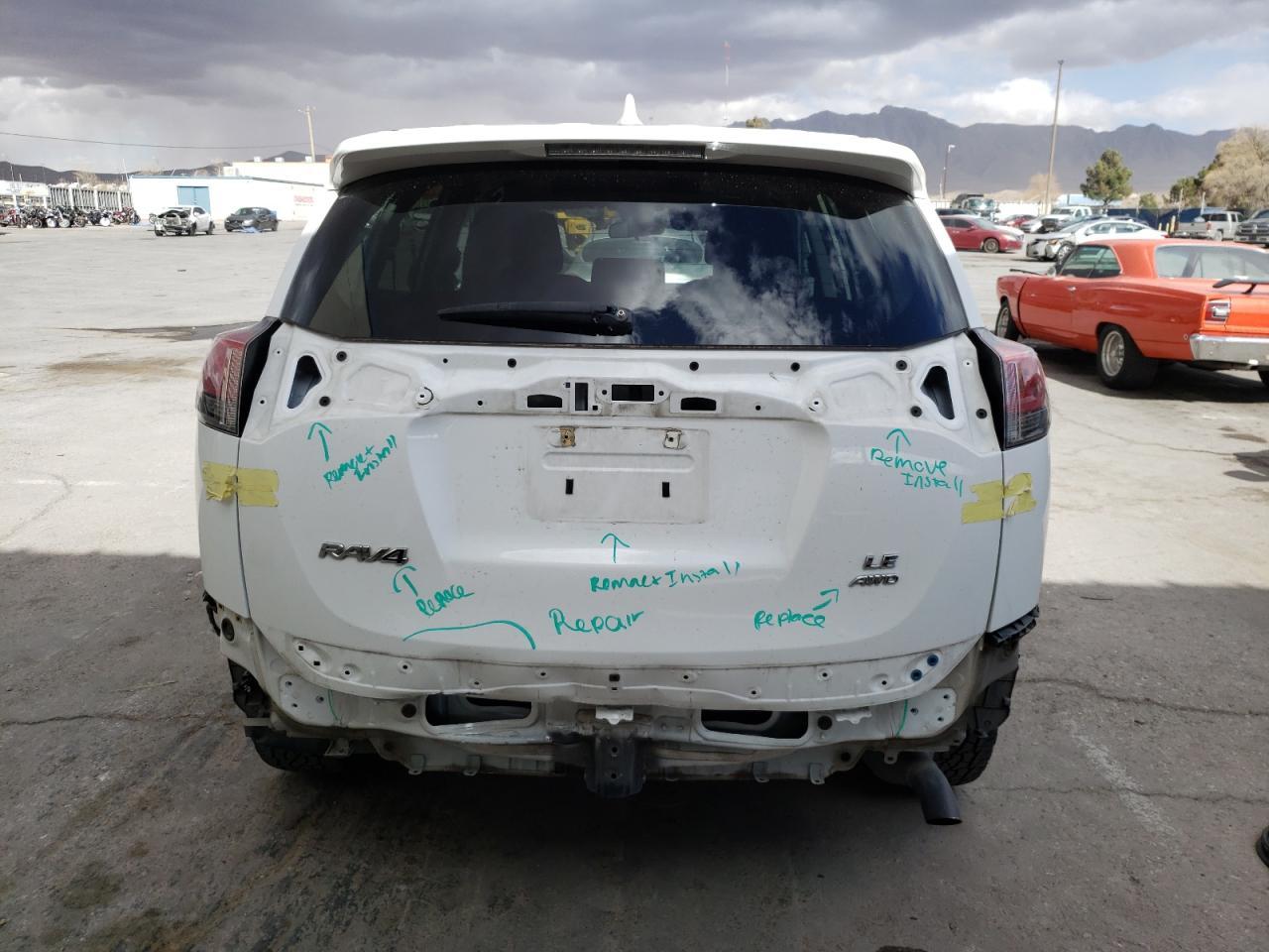 2018 TOYOTA RAV4 LE - Фото 6