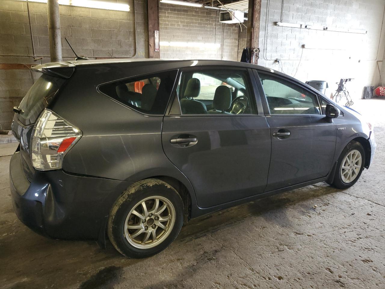 2013 TOYOTA PRIUS V - Image 3
