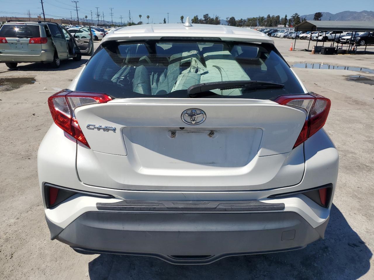 2018 TOYOTA C-HR XLE - Фото 6