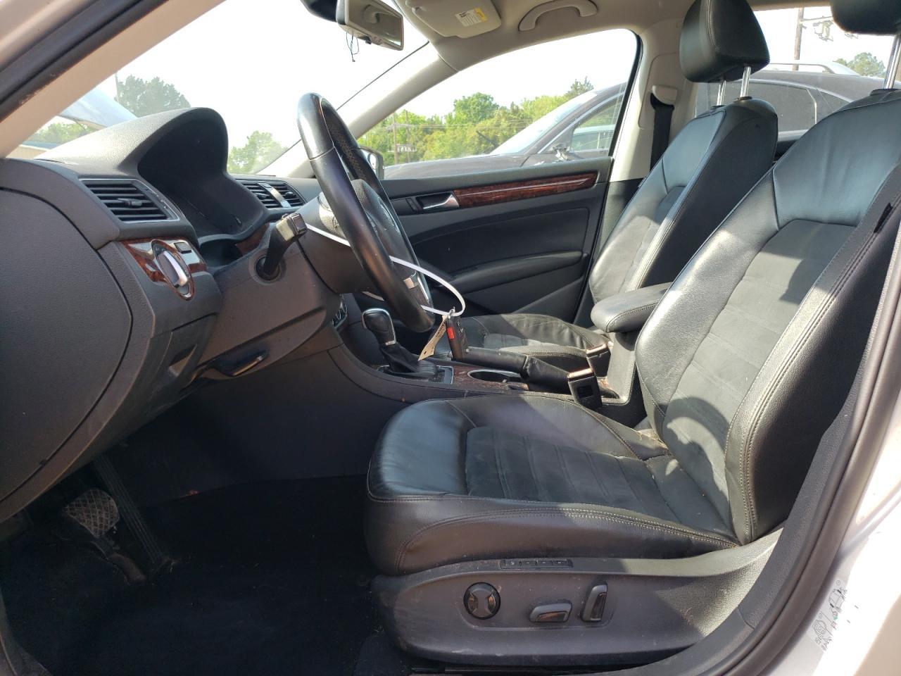 2013 VOLKSWAGEN PASSAT SEL - Image 7
