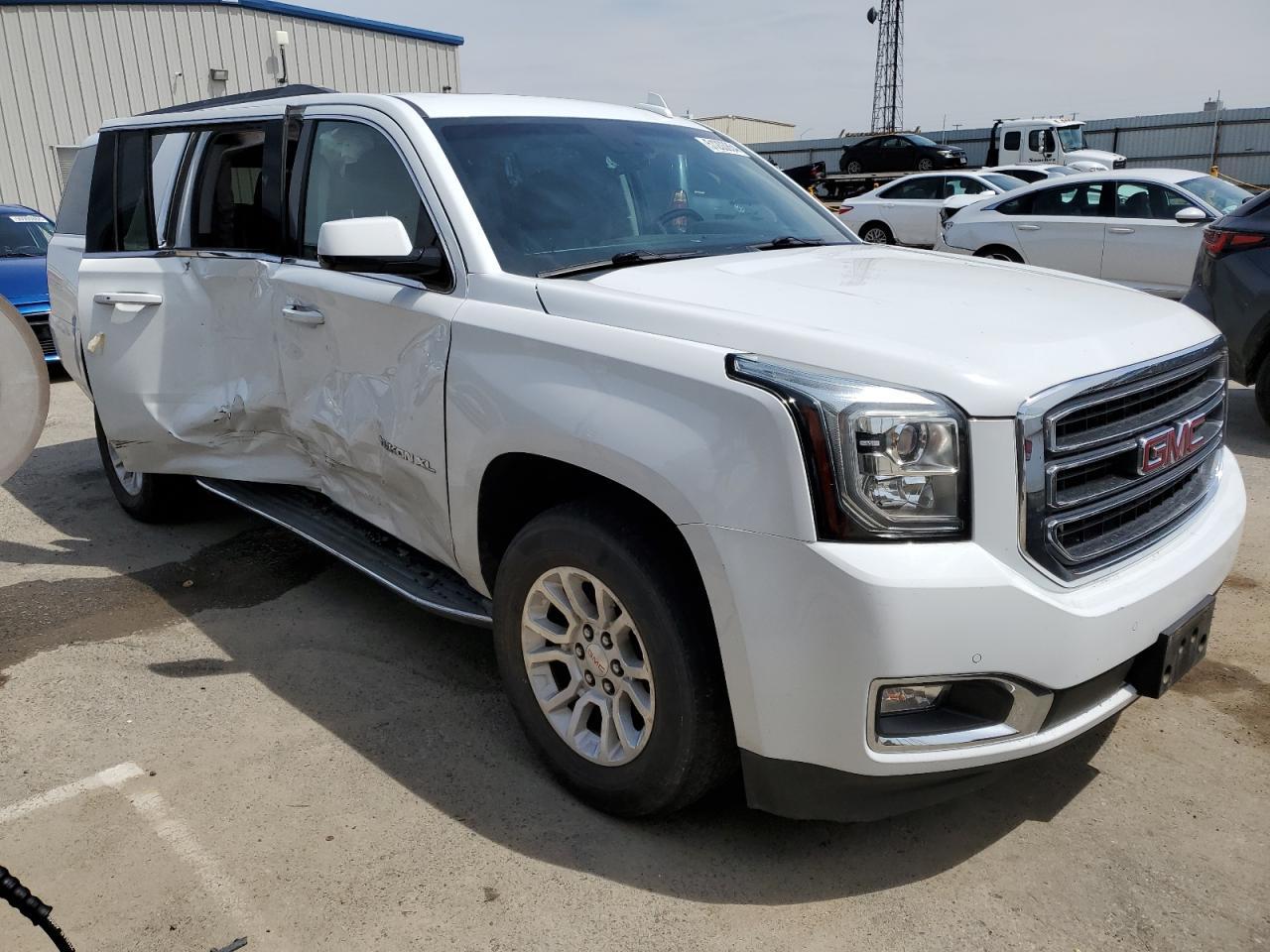 2016 GMC YUKON XL K - Image 4