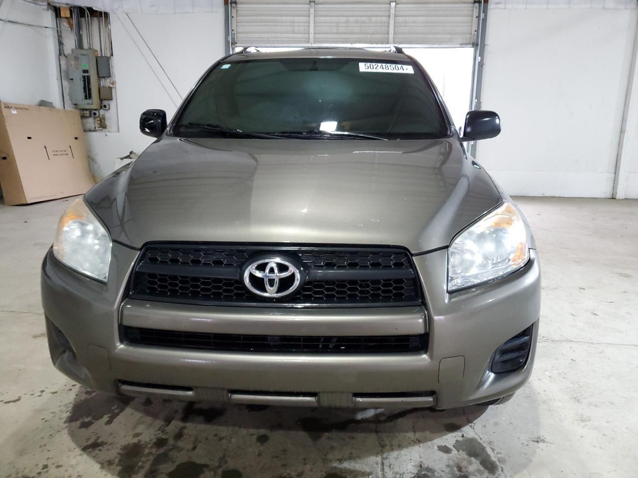 2011 TOYOTA RAV4 - Фото 5