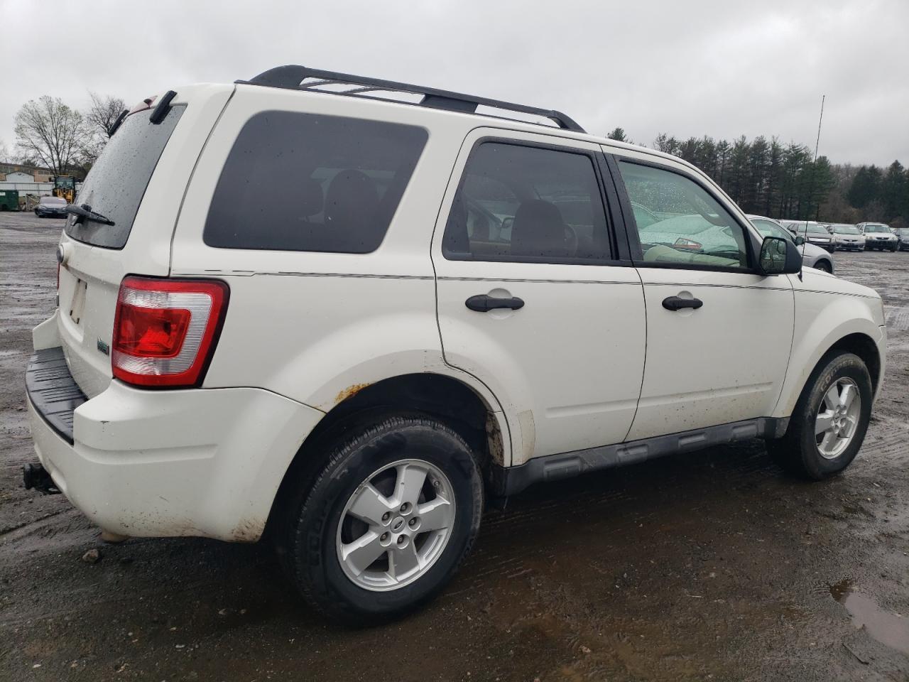 2010 FORD ESCAPE XLT - Image 3