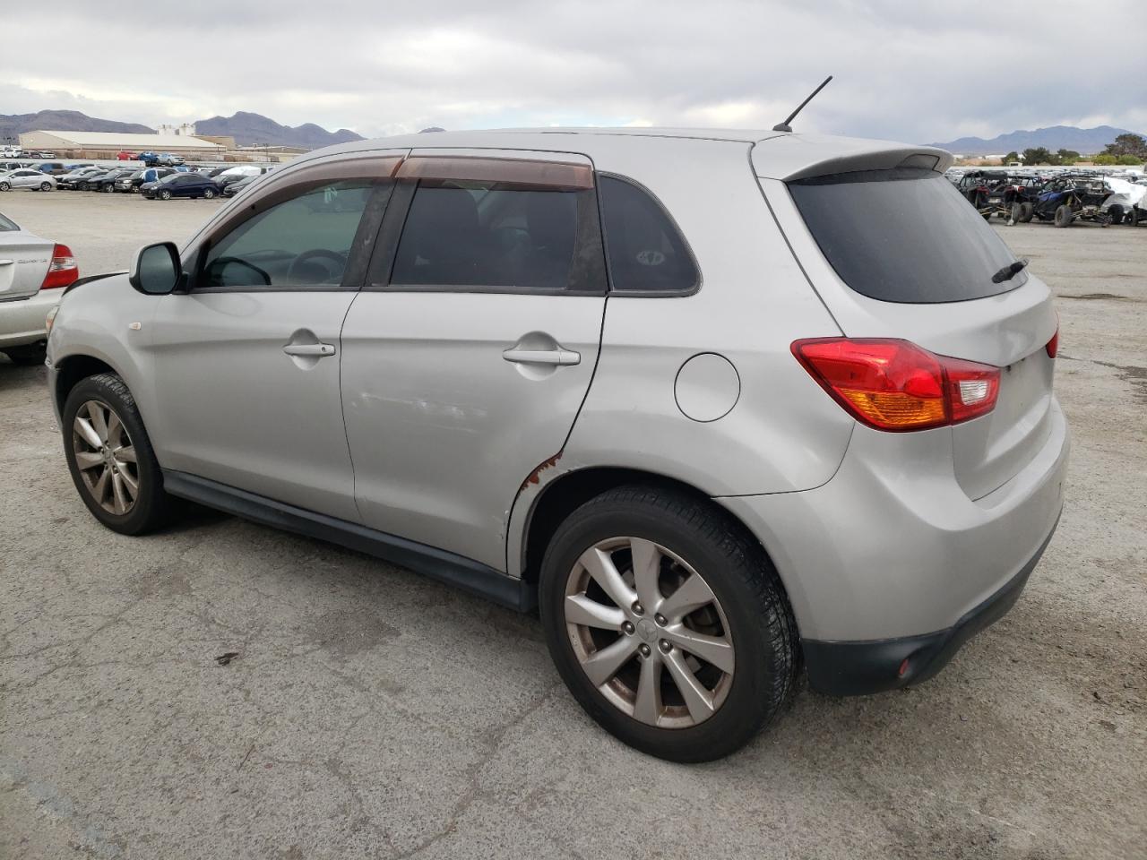 2015 MITSUBISHI OUTLANDER - Фото 2