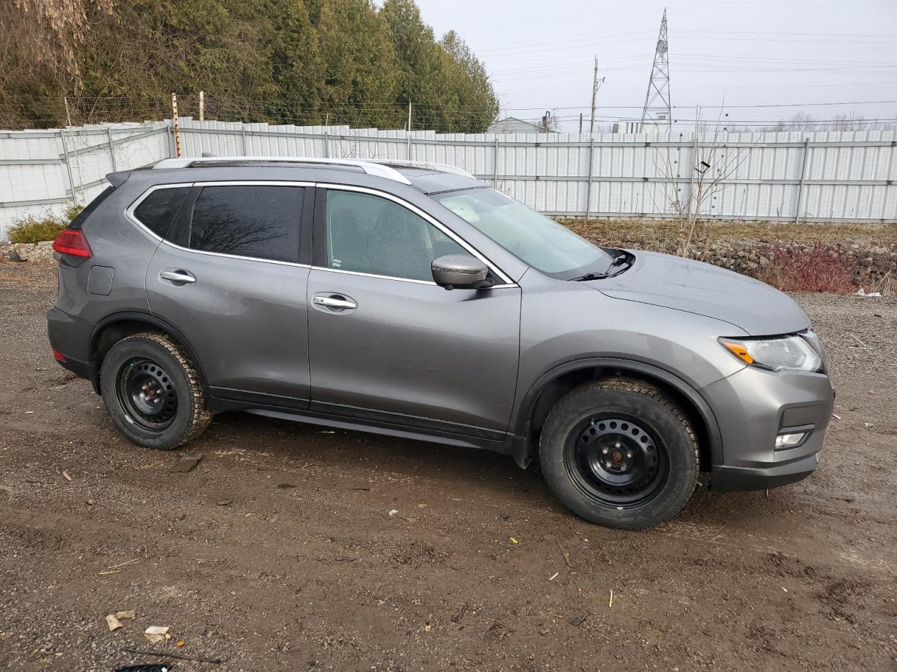 2017 NISSAN ROGUE SV - Image 4