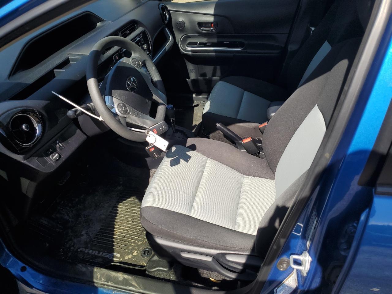 2016 TOYOTA PRIUS C - Image 7