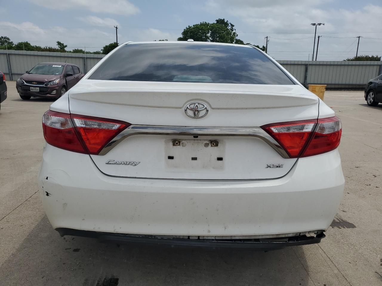 2015 TOYOTA CAMRY LE - Image 6