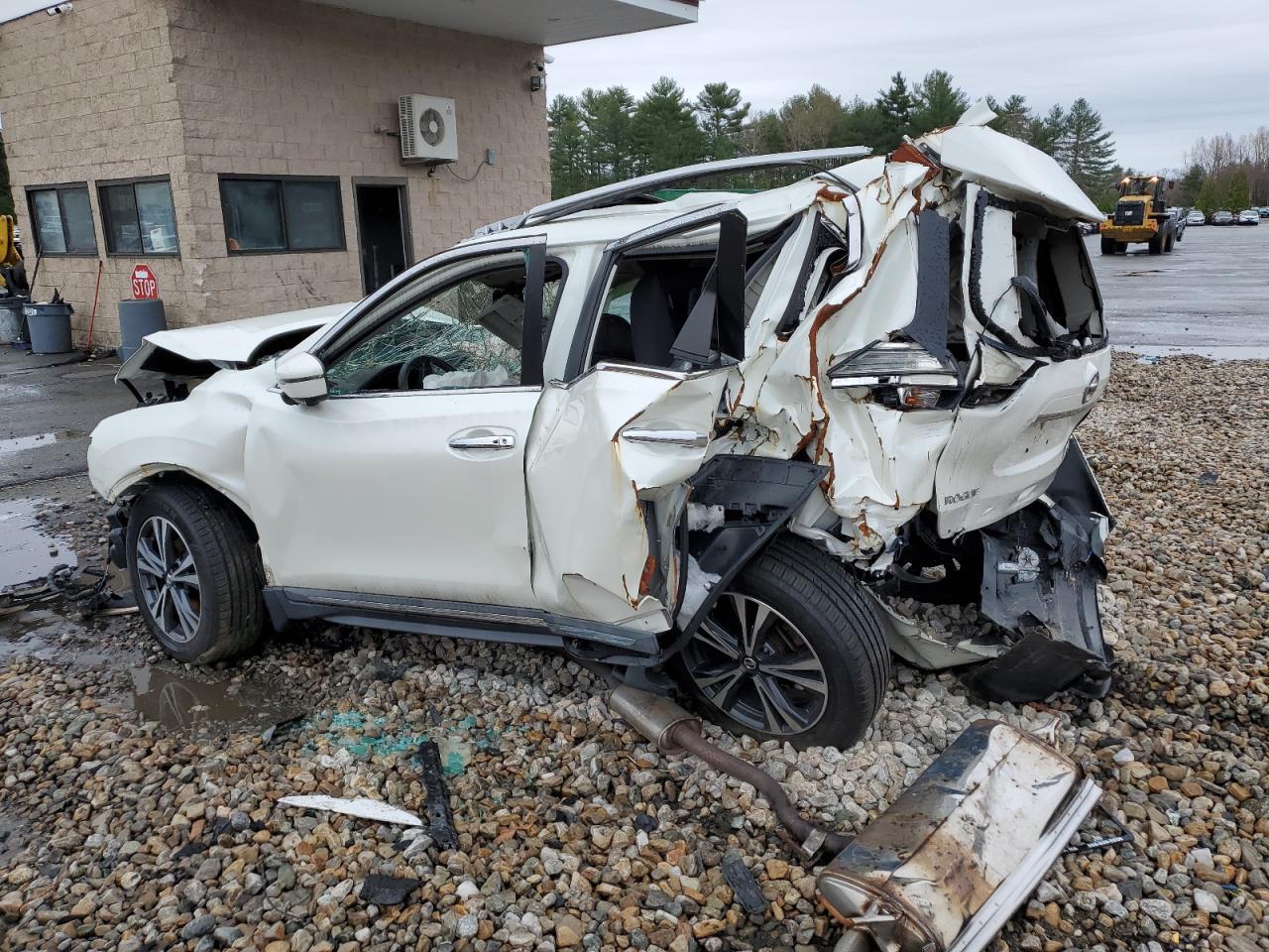 2017 NISSAN ROGUE SV - Image 2