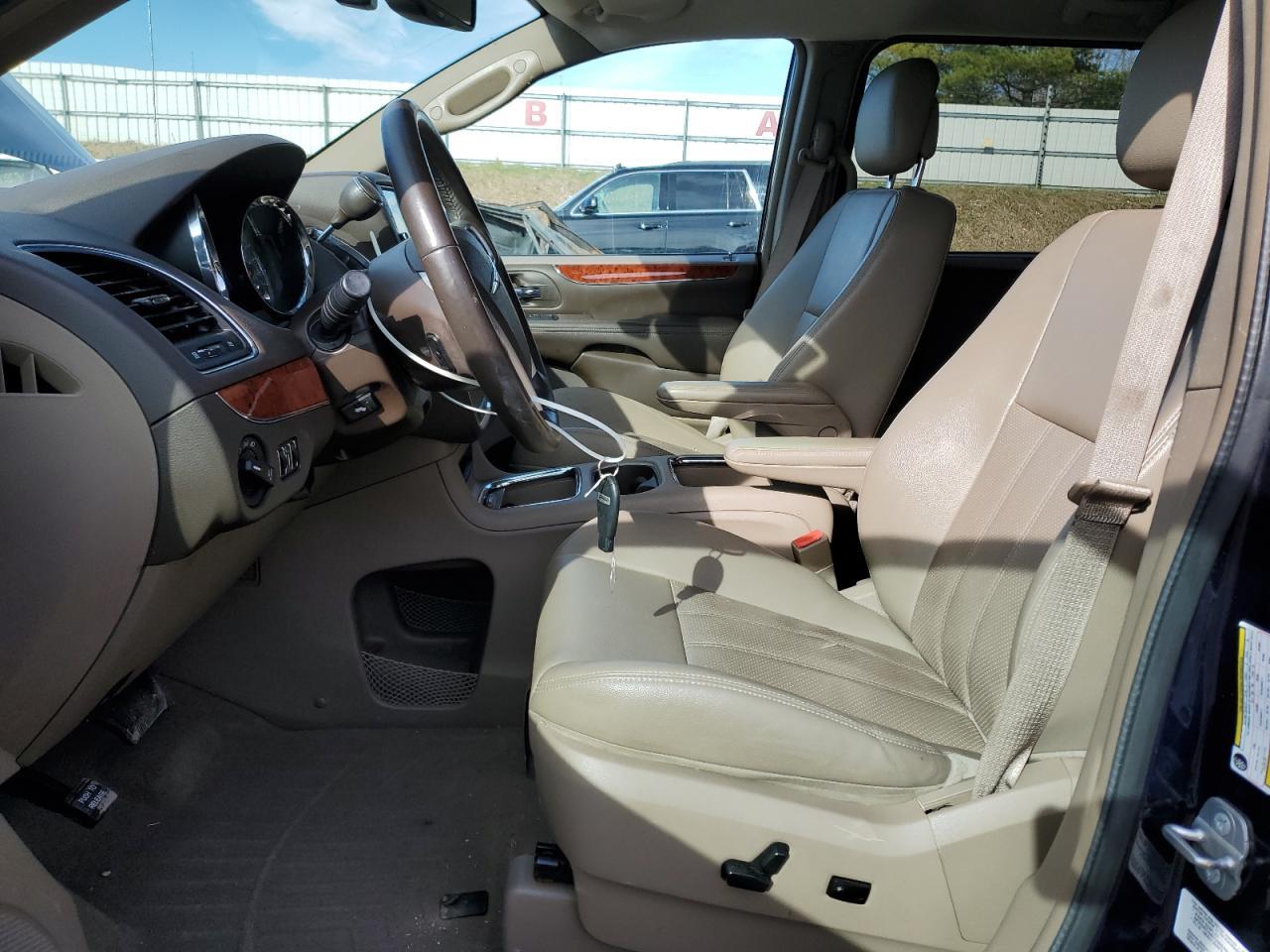 2014 CHRYSLER TOWN & COU - Фото 7