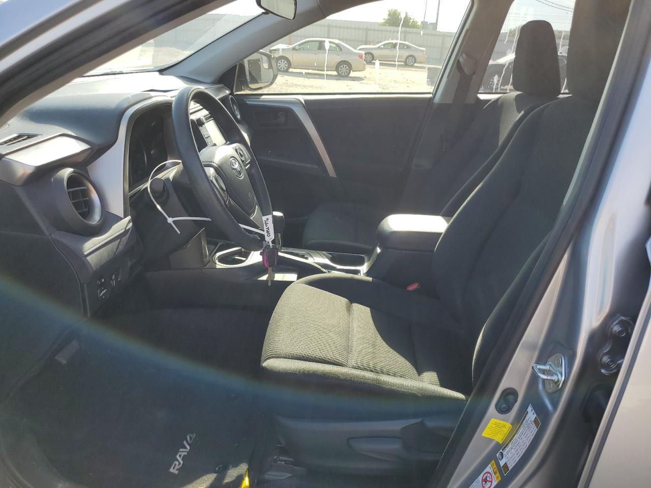 2018 TOYOTA RAV4 LE - Фото 7