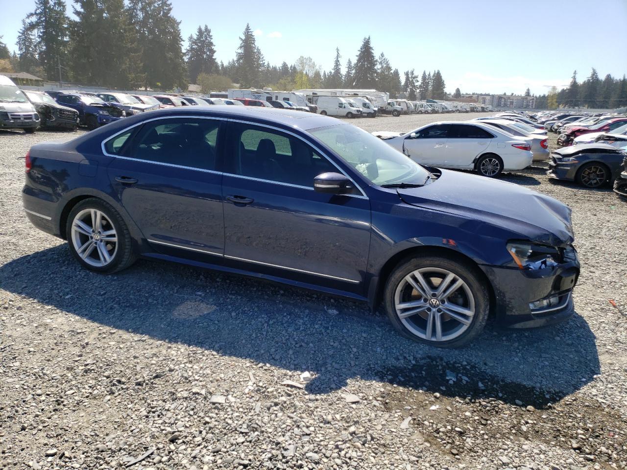 2013 VOLKSWAGEN PASSAT SE - Image 4