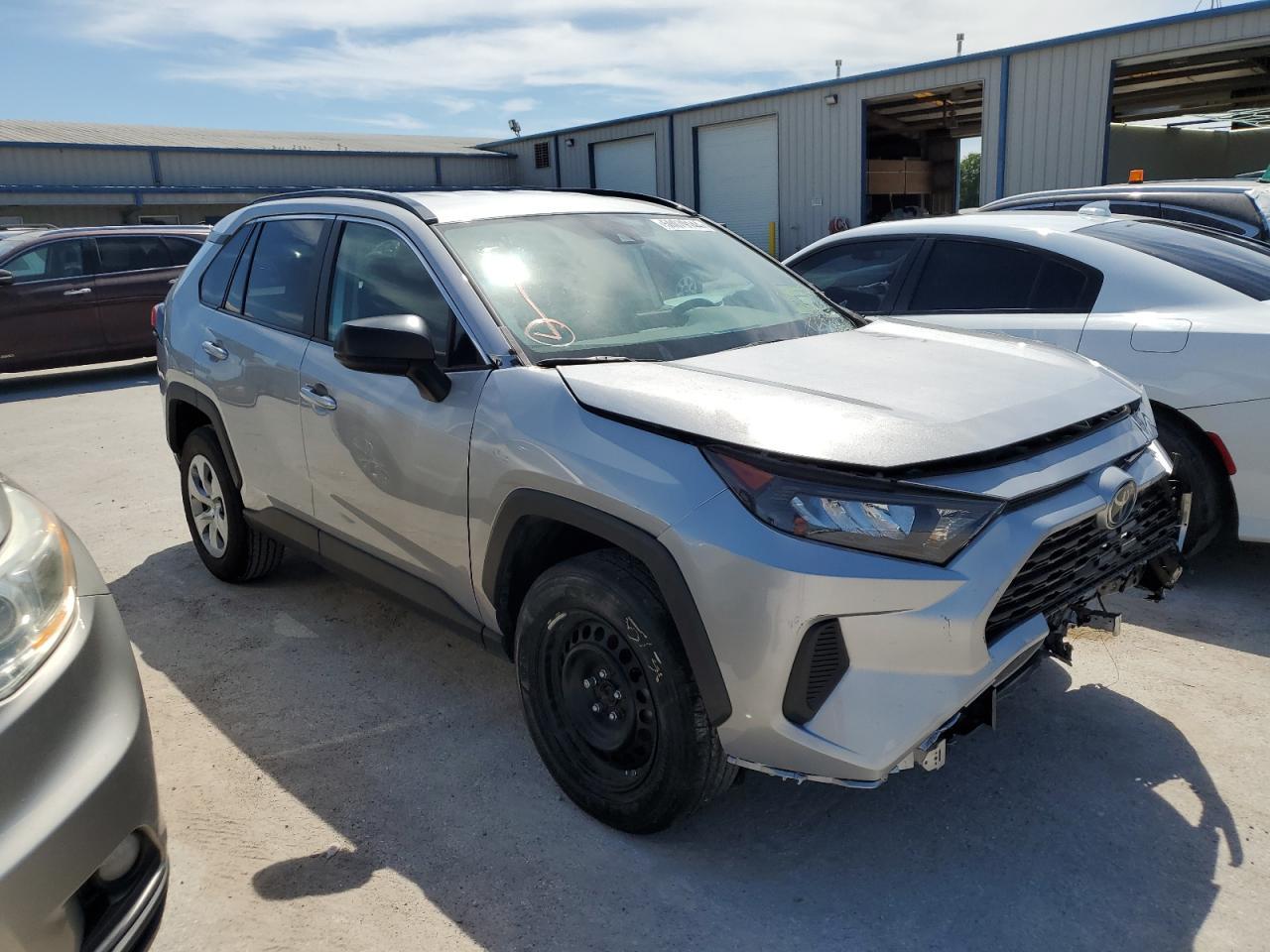2021 TOYOTA RAV4 LE - Фото 4