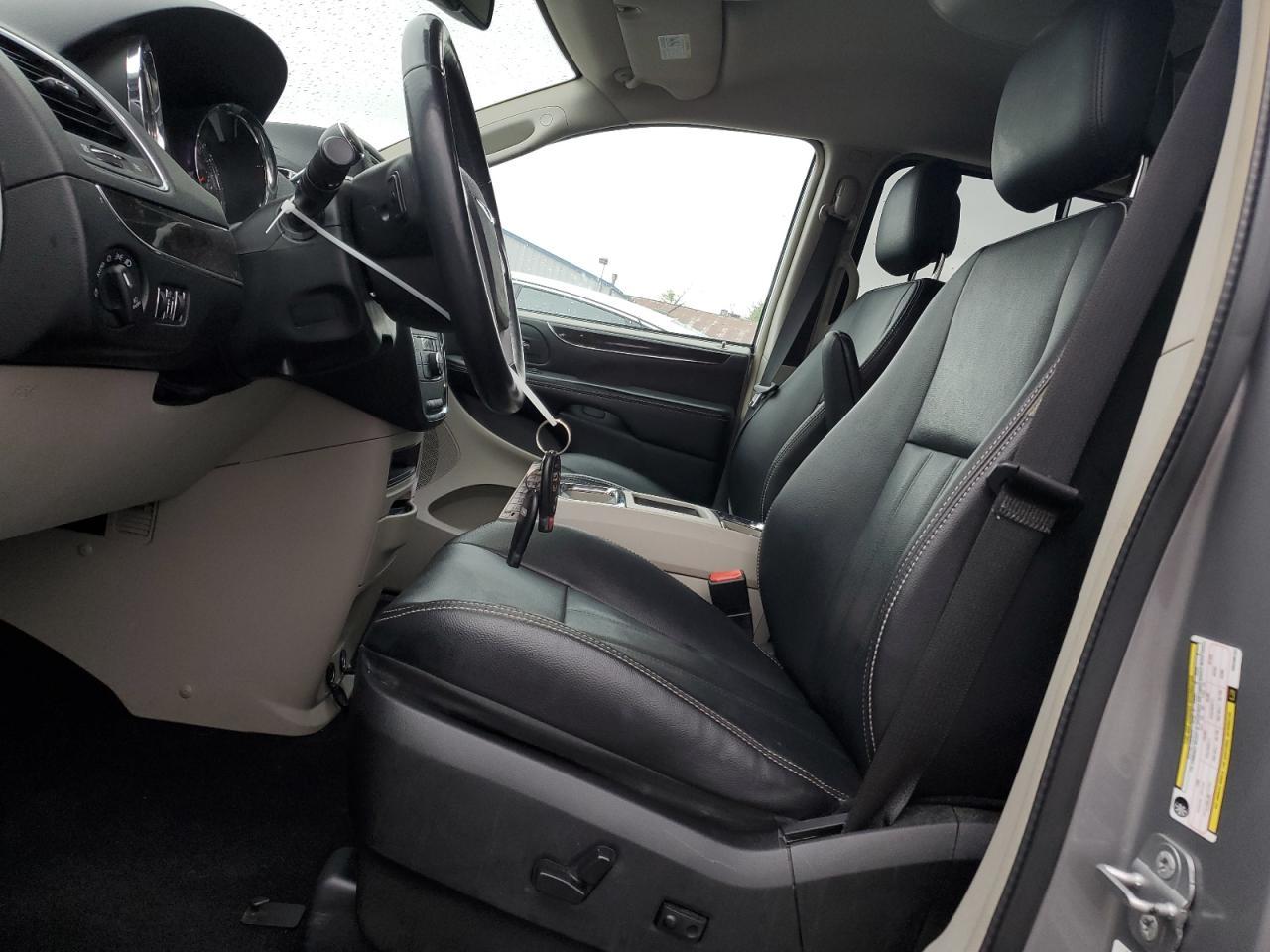 2014 CHRYSLER TOWN & COU - Фото 7