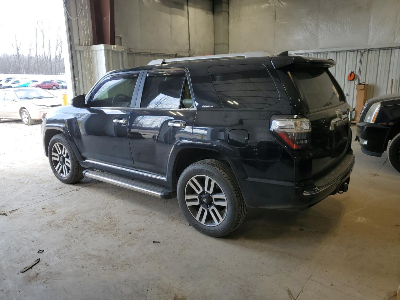 2018 TOYOTA 4RUNNER SR - Image 2
