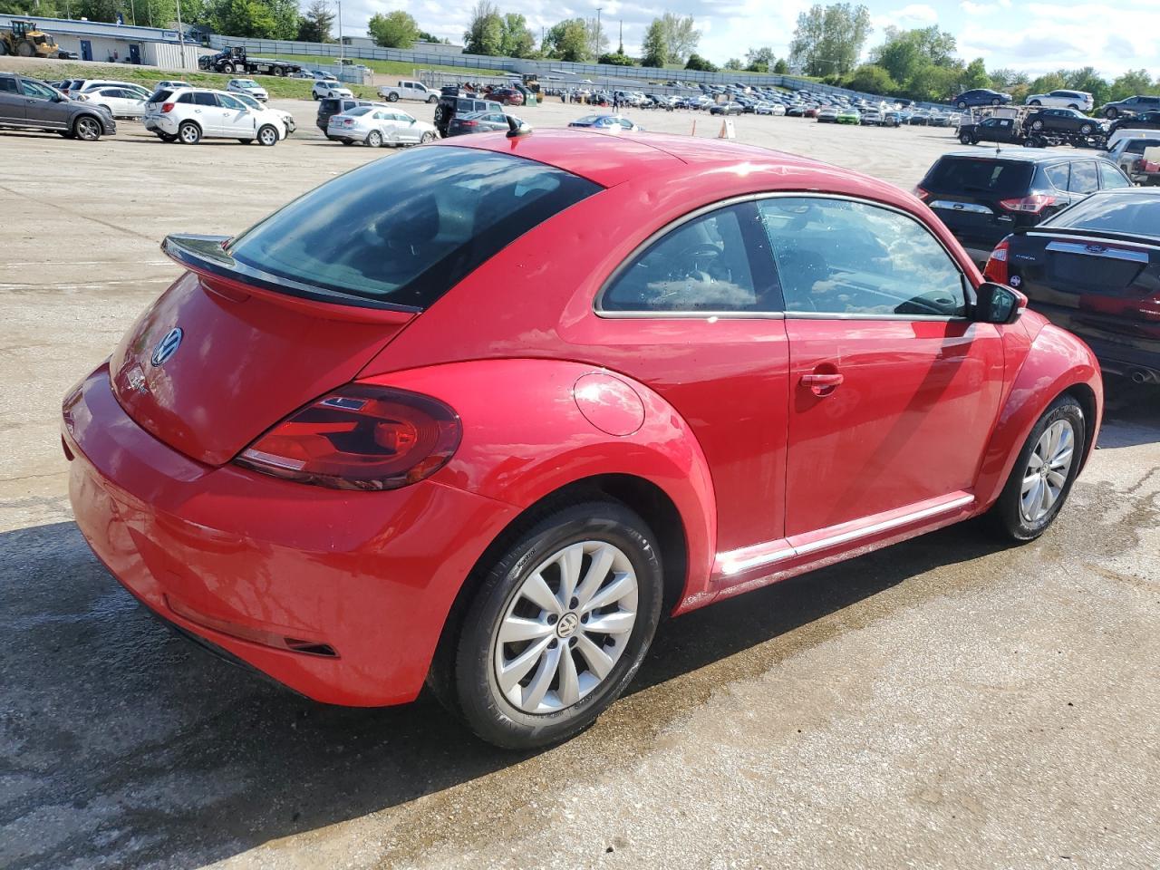 2019 VOLKSWAGEN BEETLE S - Фото 3