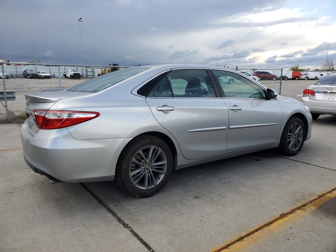 2016 TOYOTA CAMRY LE - Фото 3