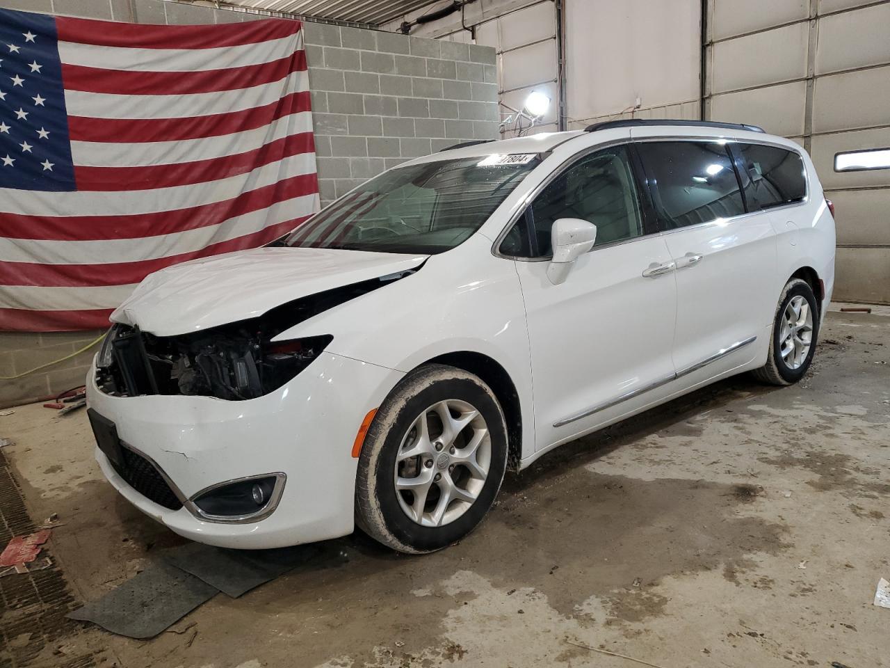 2017 CHRYSLER PACIFICA T car image