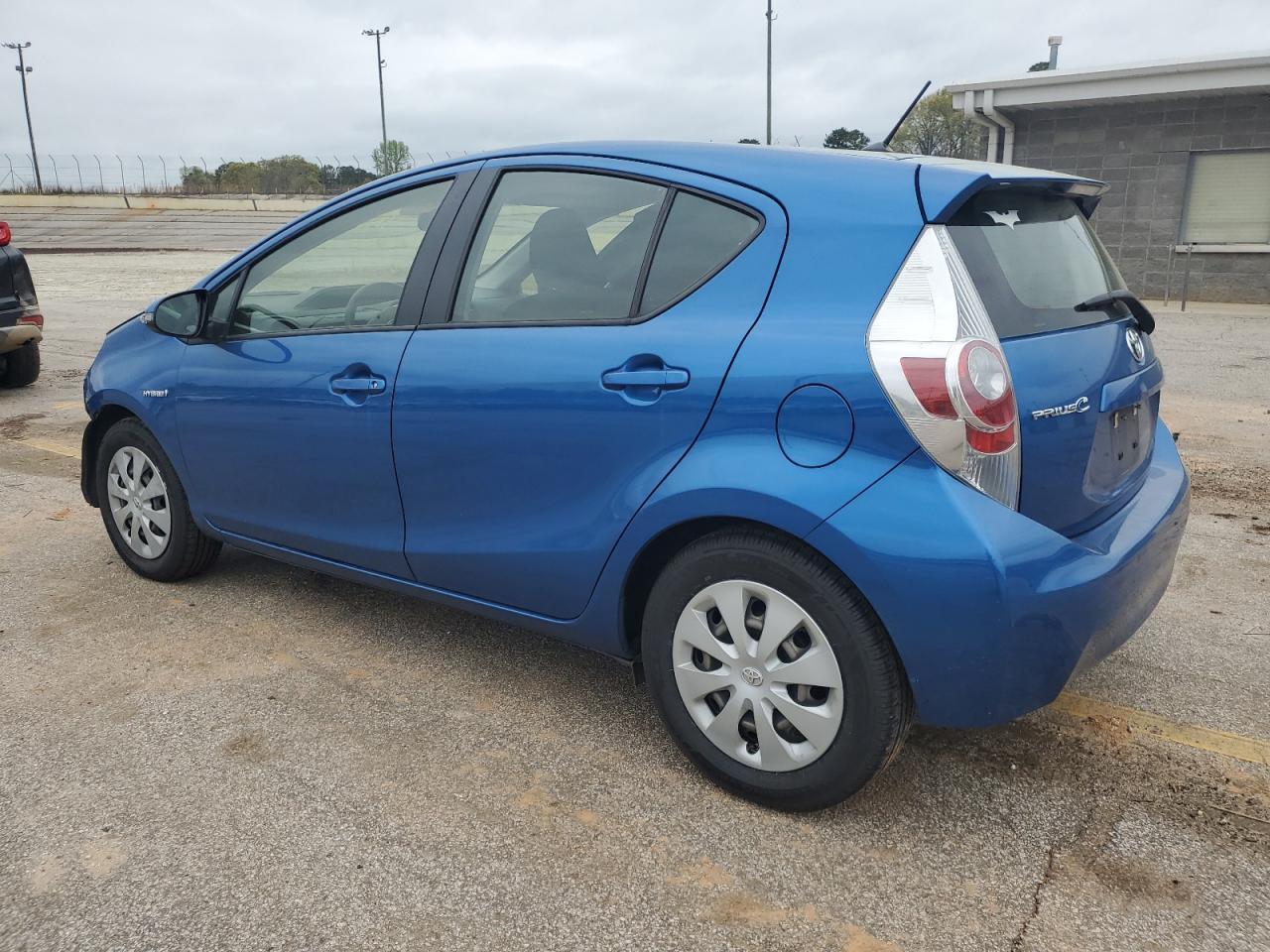 2013 TOYOTA PRIUS C - Image 2