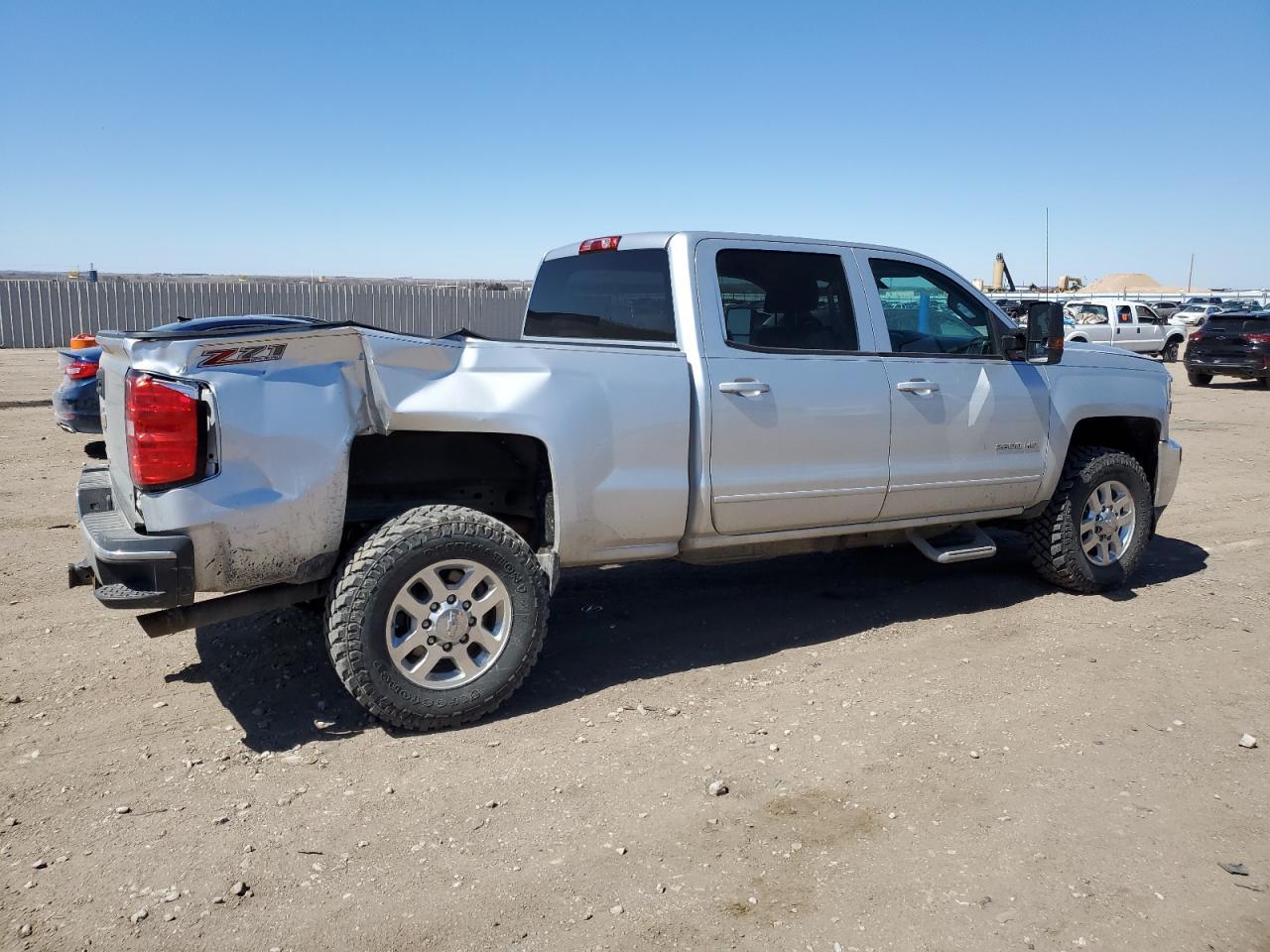 2015 CHEVROLET SILVERADO - Фото 3