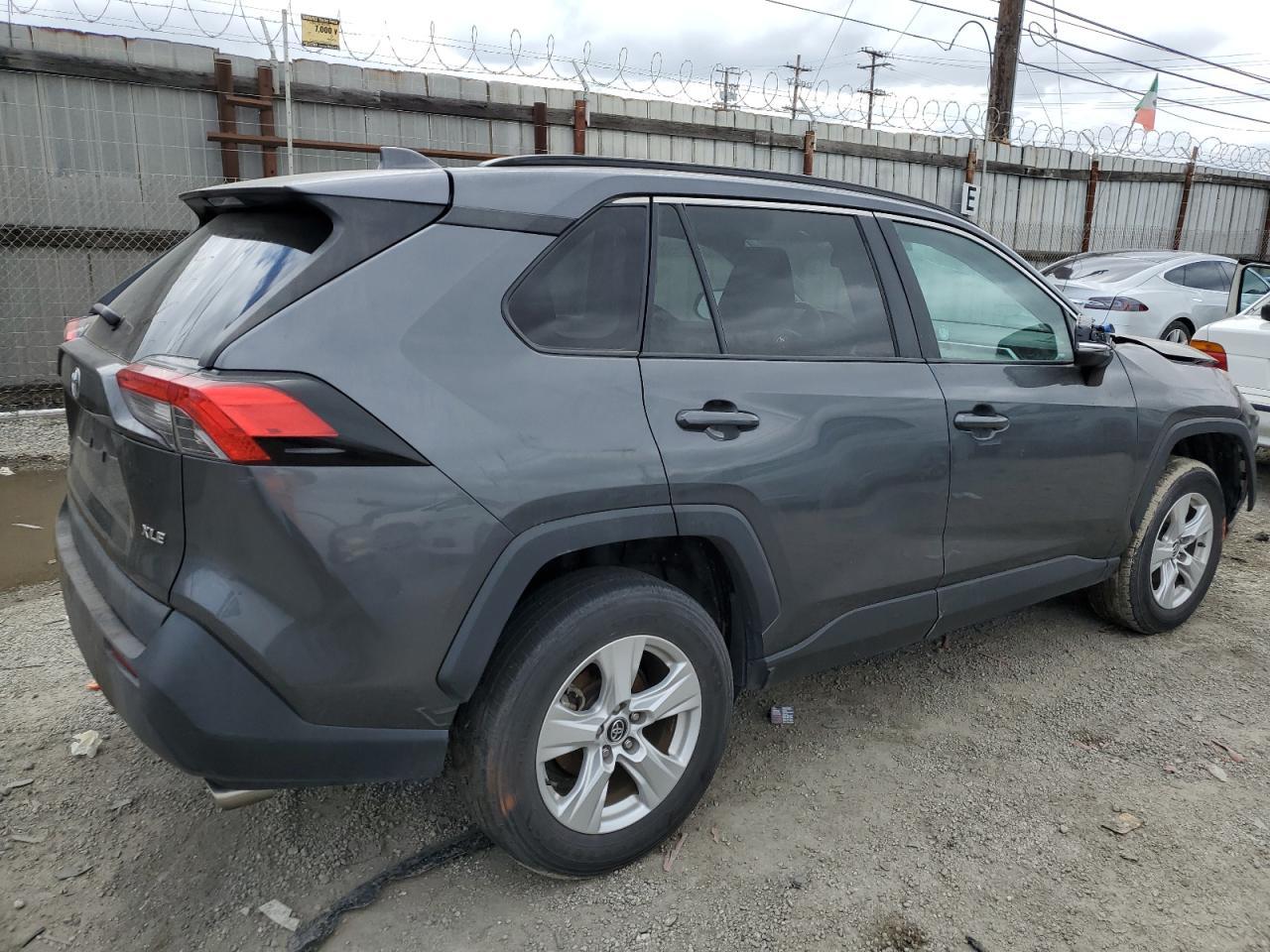 2020 TOYOTA RAV4 XLE - Image 3