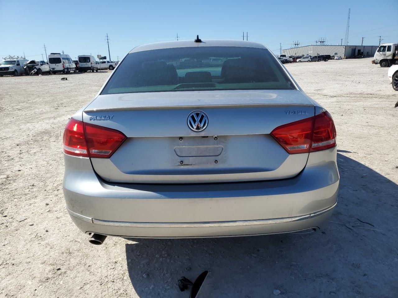 2013 VOLKSWAGEN PASSAT SEL - Image 6