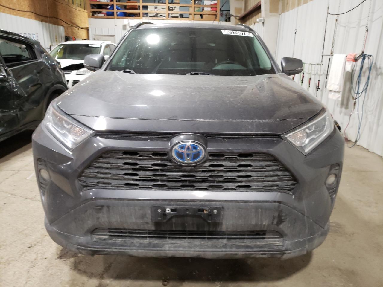2020 TOYOTA RAV4 XLE - Фото 5