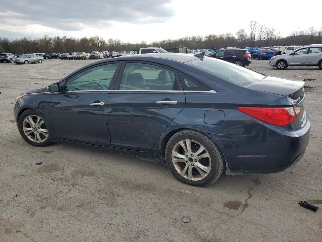 2011 HYUNDAI SONATA SE - Image 2