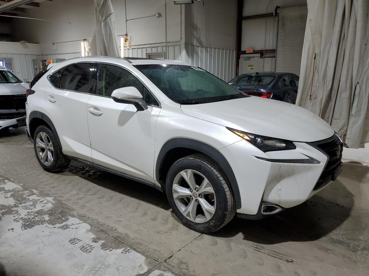 2017 LEXUS NX 200T BA - Фото 4