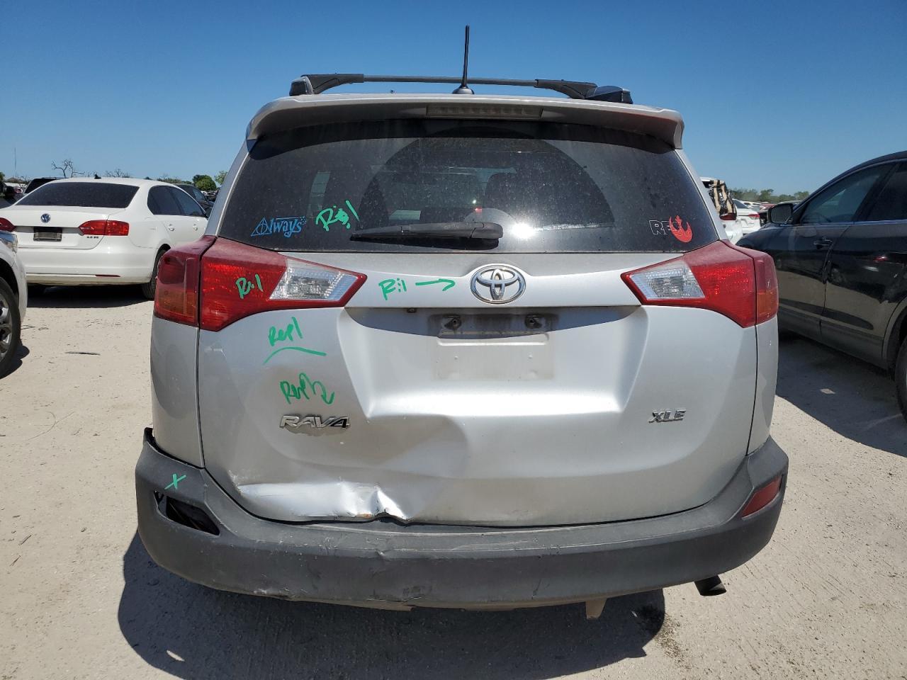2015 TOYOTA RAV4 XLE - Фото 6