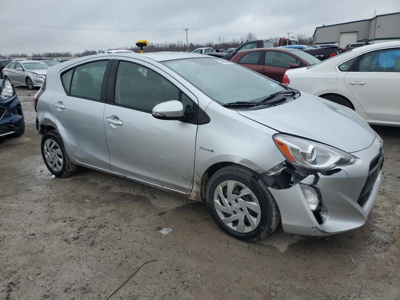 2015 TOYOTA PRIUS C - Image 4