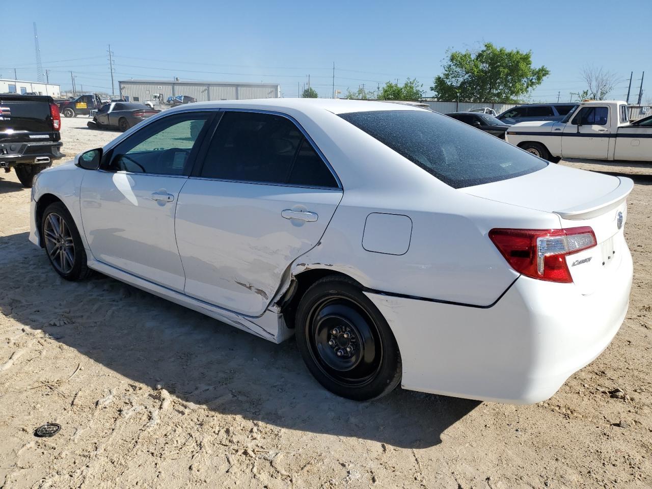 2014 TOYOTA CAMRY L - Image 2
