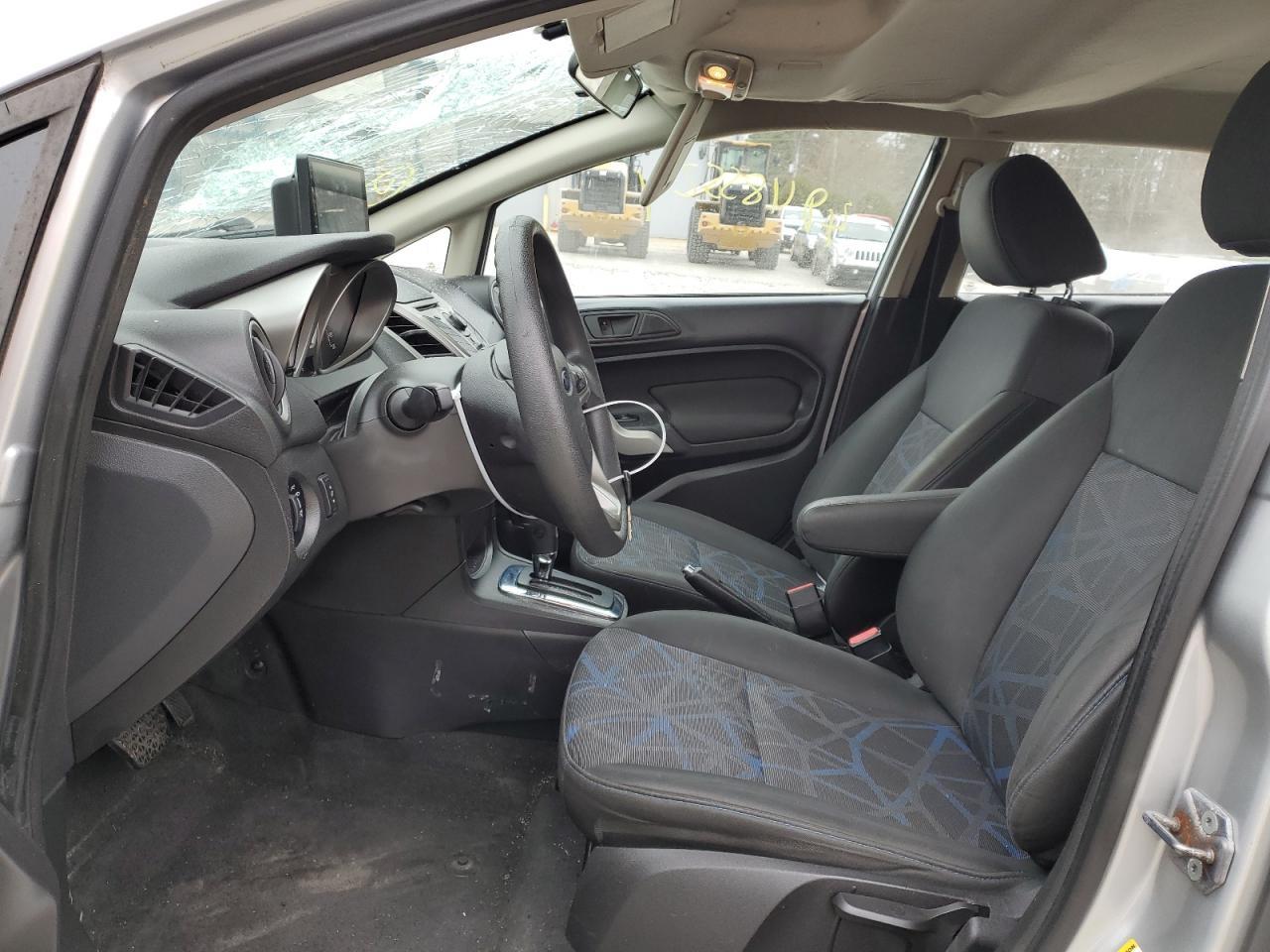 2013 FORD FIESTA SE - Фото 7